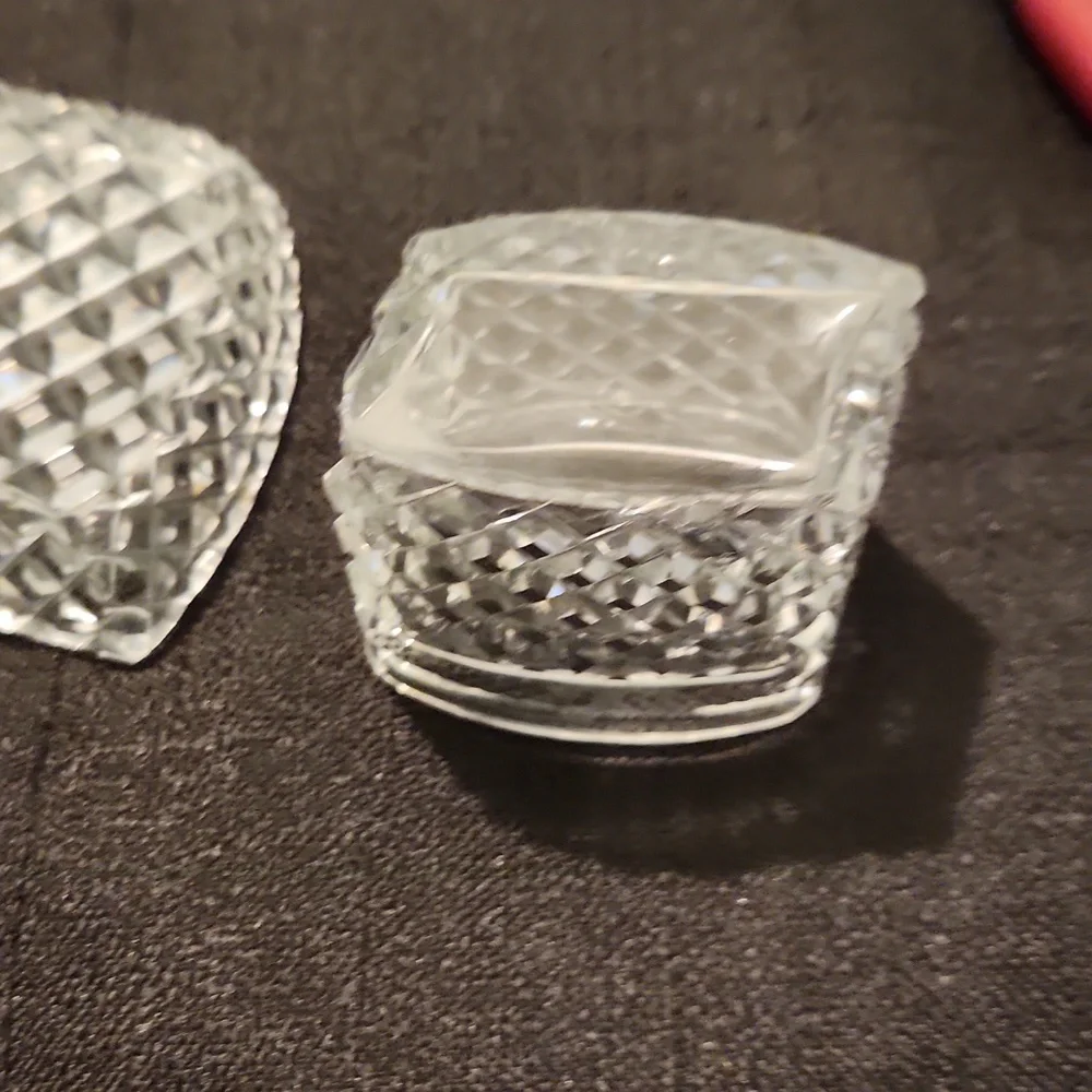 1960s CRYSTAL PERSONAL ASHTRAY AND CIGARETTE HOLDER.